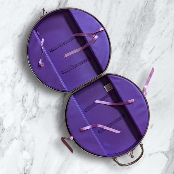 BRATZ wardrobe & doll carry case - Picture 2 of 4